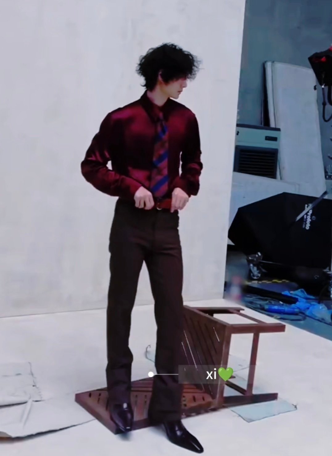 王一博摄影许闯这个身材比例真的存在吗？？？？？？？？感觉有很多没放出来！！！！