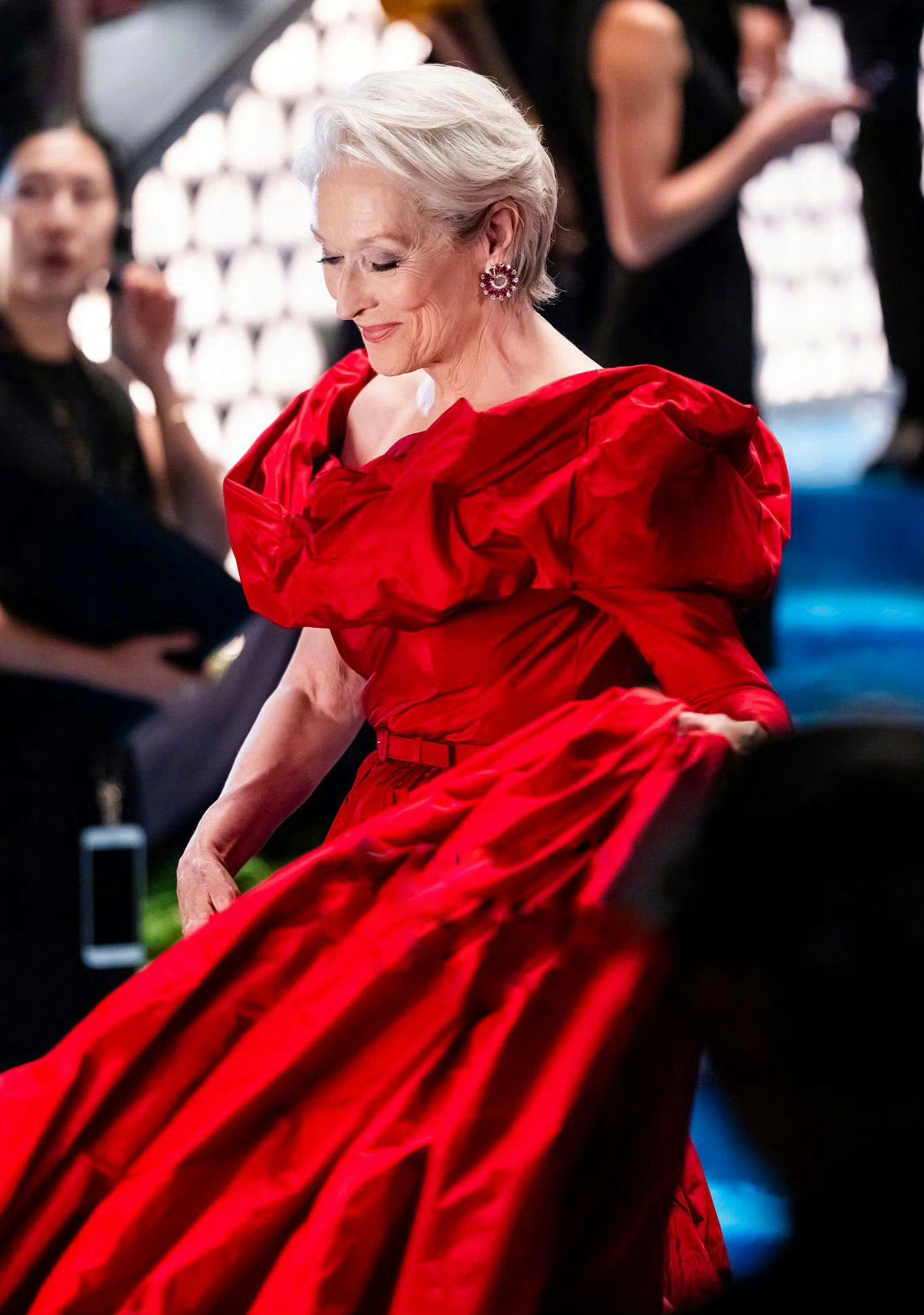穿普拉达的女王2拍MetGala《穿普拉达的女王2》在纽约自然博物馆拍MetG