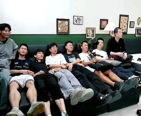 董宇辉，你快回北京吧！别在西安晃悠了，看看你的“兵”都开始“躺平”了！昨