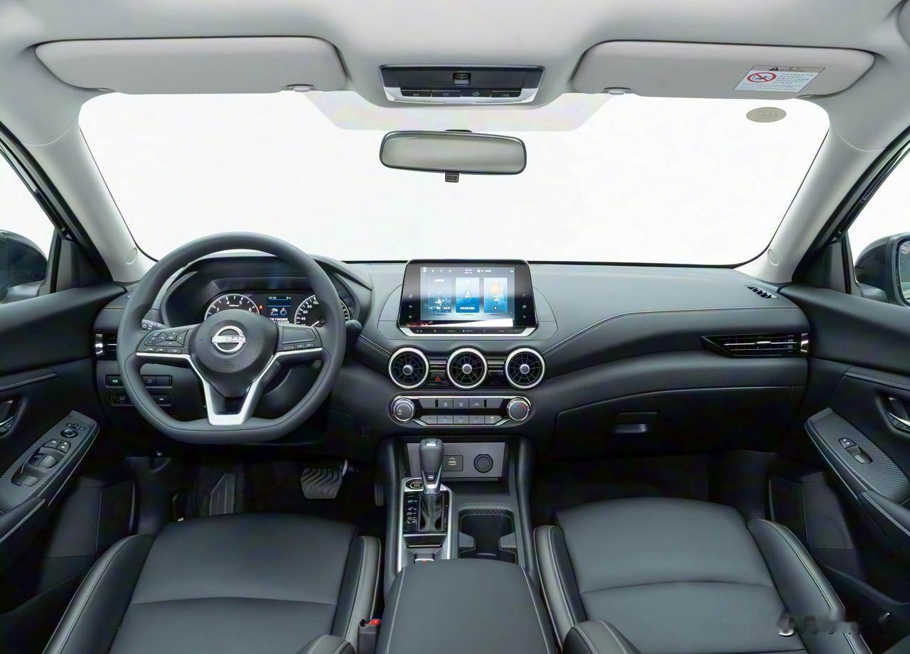 25岁，兜里揣着7万块，想娶媳妇，还得有辆车。4S店销售指着轩逸经典，笑得像你