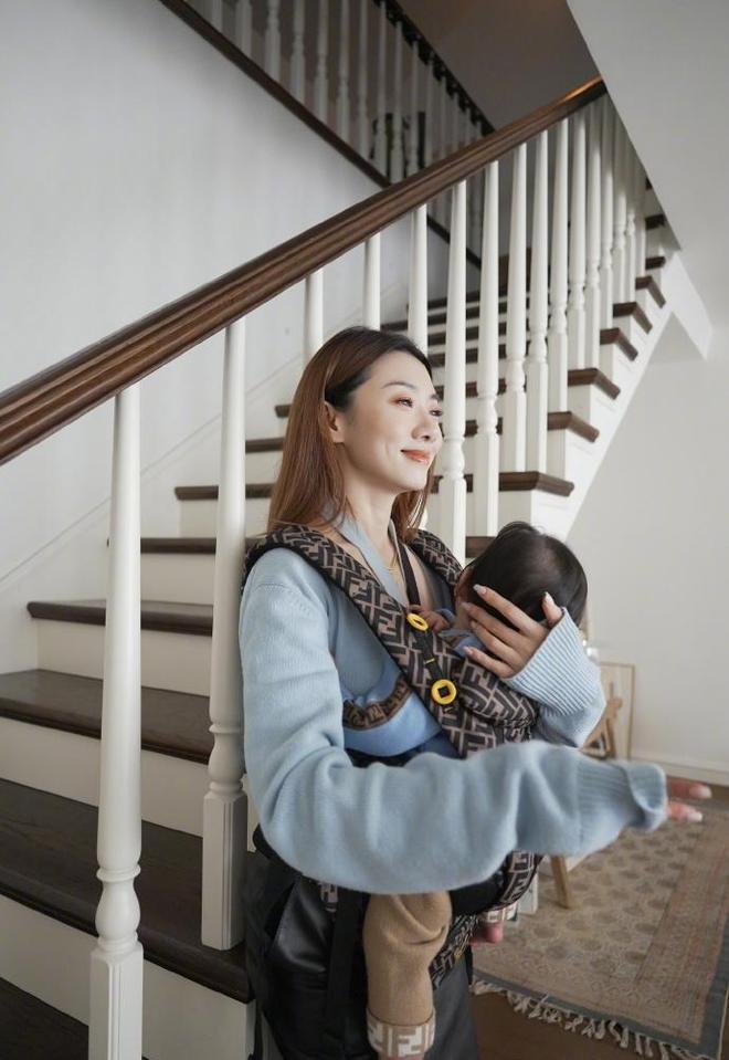 程晓玥聊育儿分工的直播片段，戳中无数二胎妈妈藏在心底的无力。外人眼里她丈