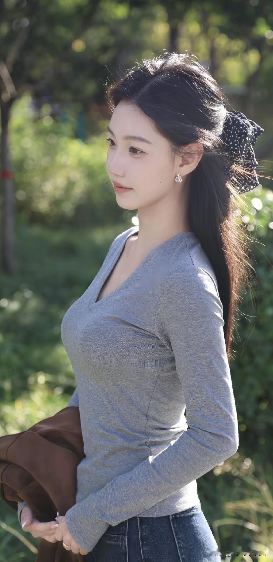 阳光下的温柔少女，自然光下的清新美照