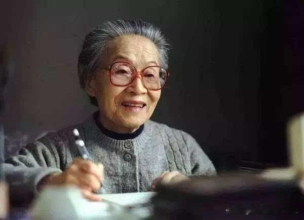 杨绛先生曾说：“活得通透的人，没有特别想维持的关系，也没有特别想要的东西，走近