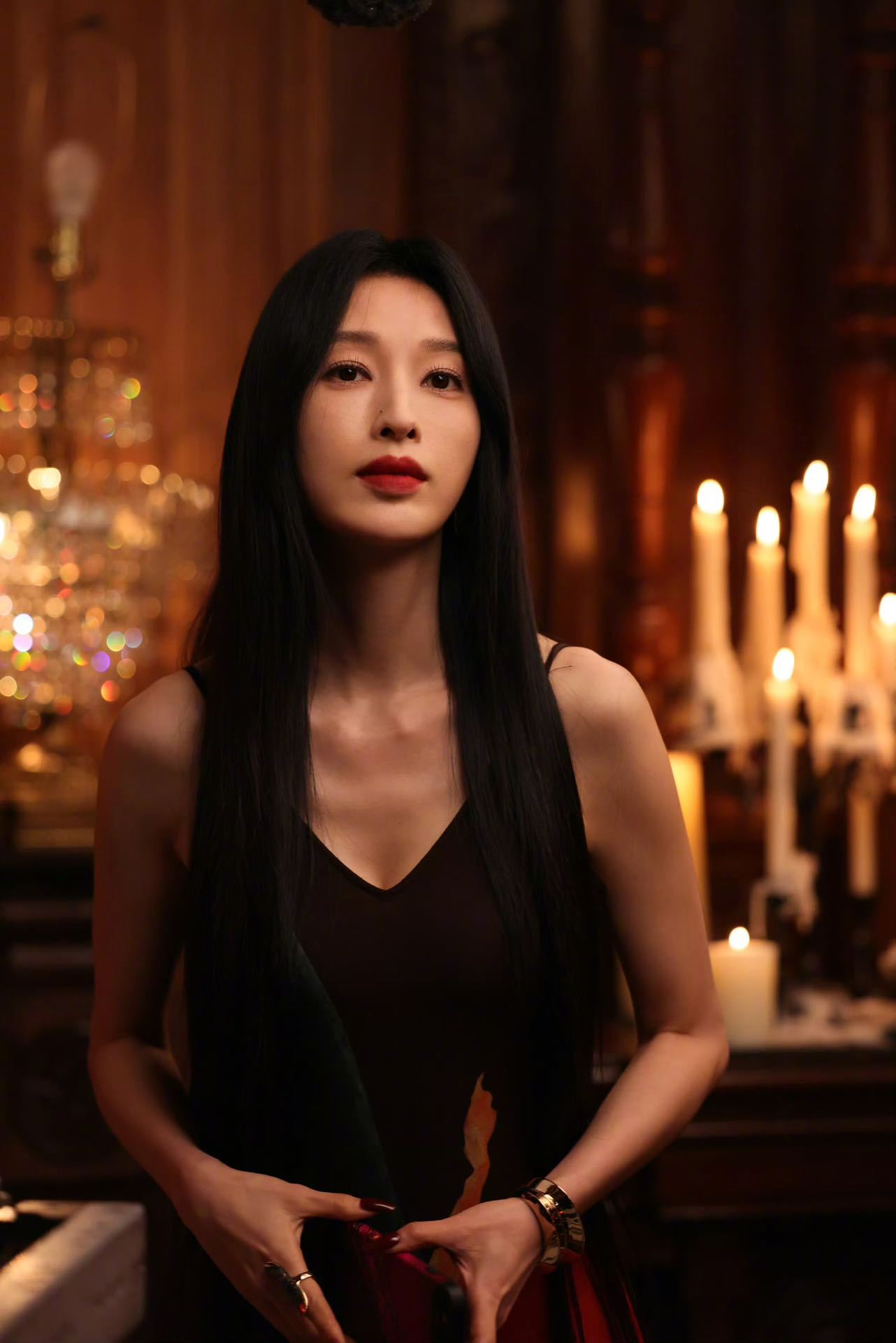 张俪是吃防腐剂了吗这状态真的合理吗？多年过去颜值身材零滑坡，穿什么都自带高级感