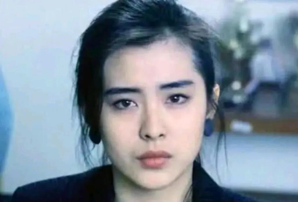 这是以前的女神吗？不怎么像是自然老去的样子，不过都60岁的人了，这发
