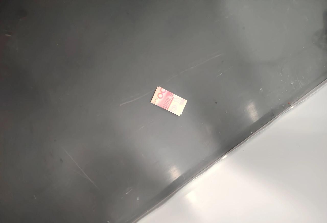 真是穷怕了，看啥都像钱穷怕了之后，我的眼睛自带“货币滤镜”。看到红色的东西就下意