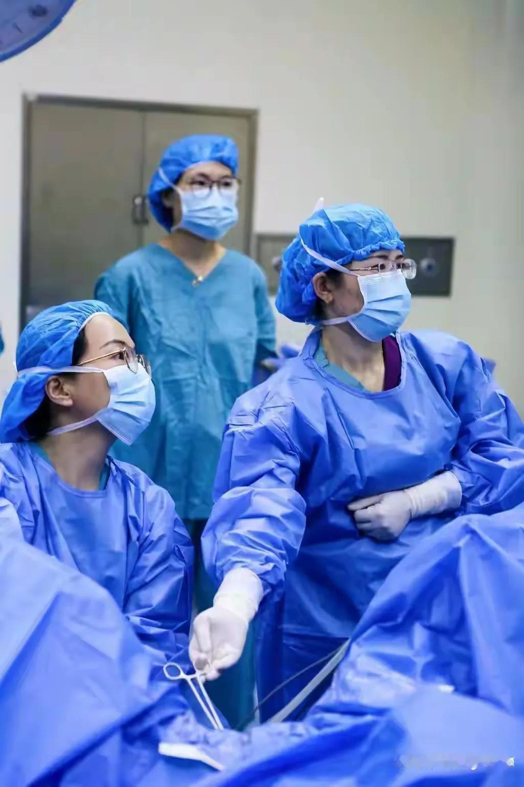 太揪心了！16岁女生小曾差点丢了命，罪魁祸首竟是很多人以为“安全”的边缘性行为！