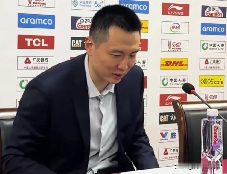 评论区:卢伟是现役CBA联赛最会甩锅的主教练没有之一！上海连续客场不敌同曦，