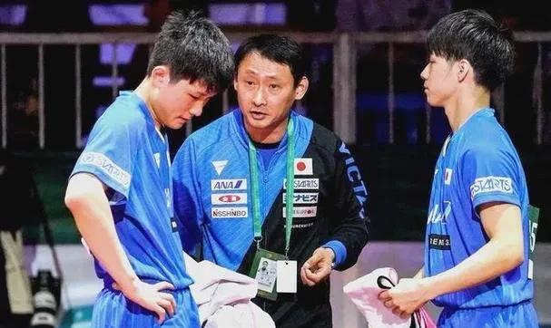 张本智和不吼不叫就不会打球了张本智和又输了，被韩国名将安宰贤3-2挡在八强之外