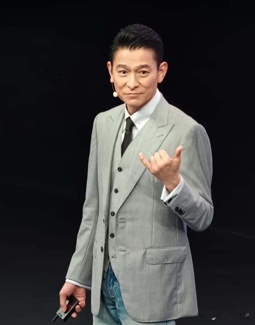 喜欢刘德华的粉丝天塌了好消息，是刘德华去代言华为手机了坏消息，是华仔发布会