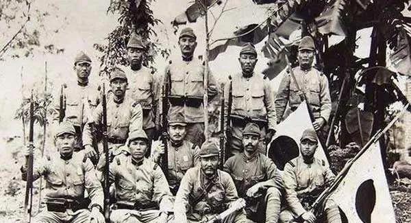 现在日本人开始骂他祖宗了。9.18事变后，日本占领了中国东北，想当时如果日本不贪