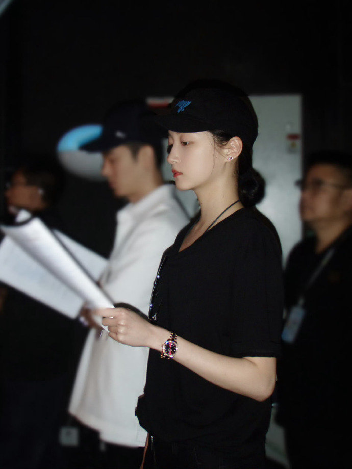 关晓彤白玉兰颁奖礼素颜彩排关晓彤白玉兰串场彩排花絮关晓彤白玉兰颁奖礼素颜彩排素颜