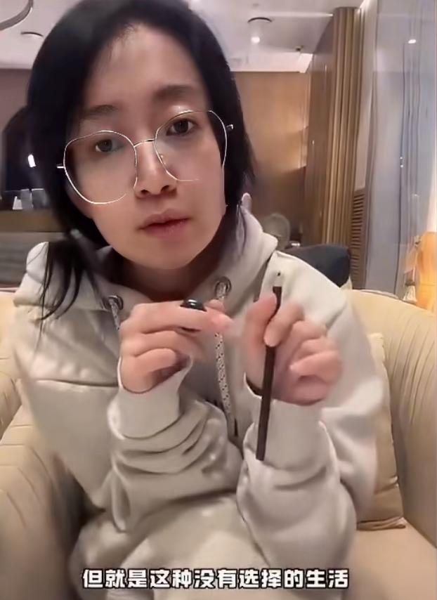 对比国内，乌兰巴托更加松弛女子定居乌兰巴托，不喜欢国内的商业化，选择太多很难维