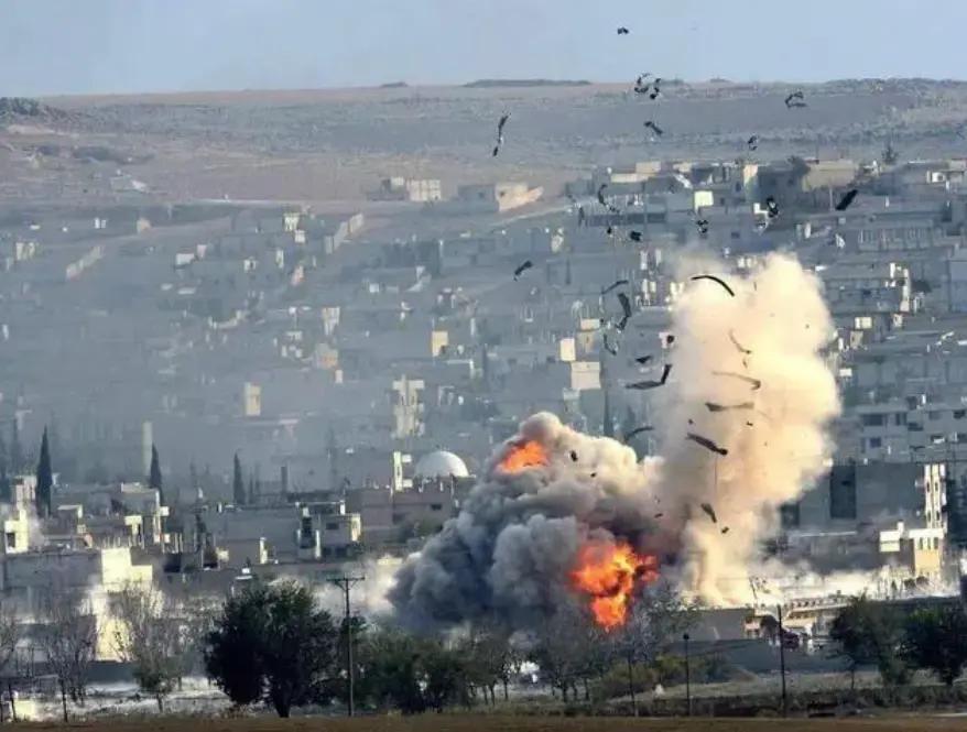 玩火必自焚！以色列狂轰伊朗化工，自家致命死穴早已暴露无遗以色列接连空袭伊朗化