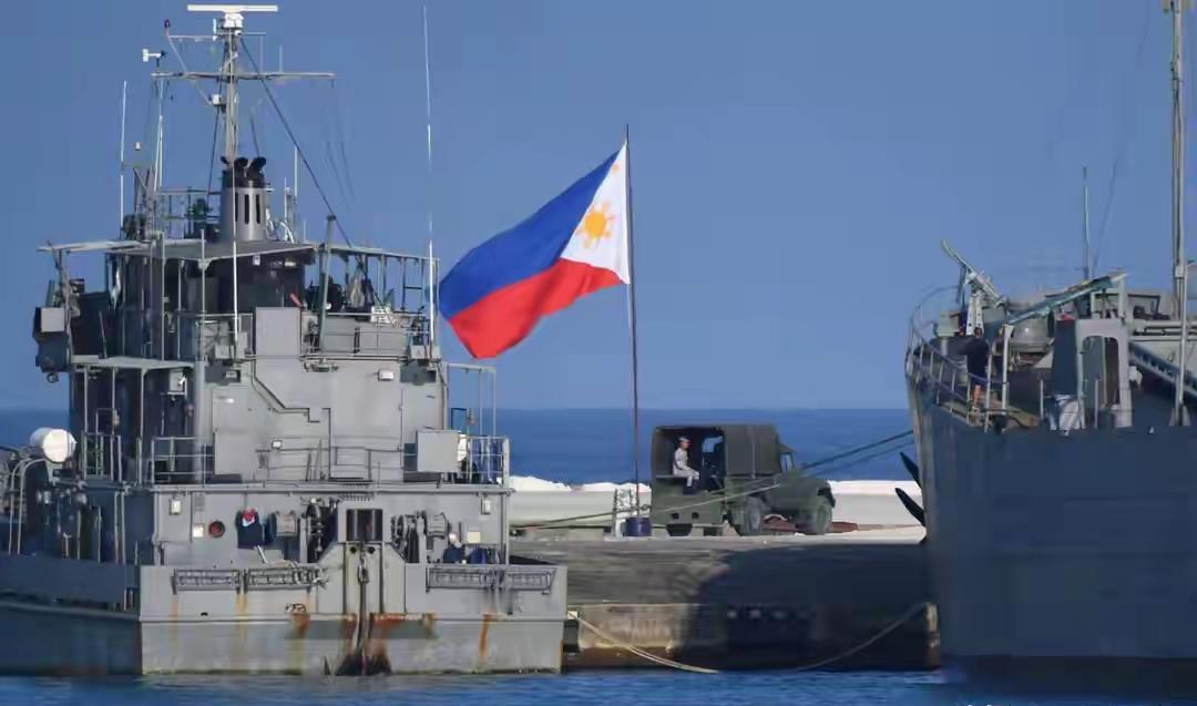 黄岩岛西北海域那艘沉没的5万吨镍矿船，把不少人的神经都挑起来了。这船注册在新加坡