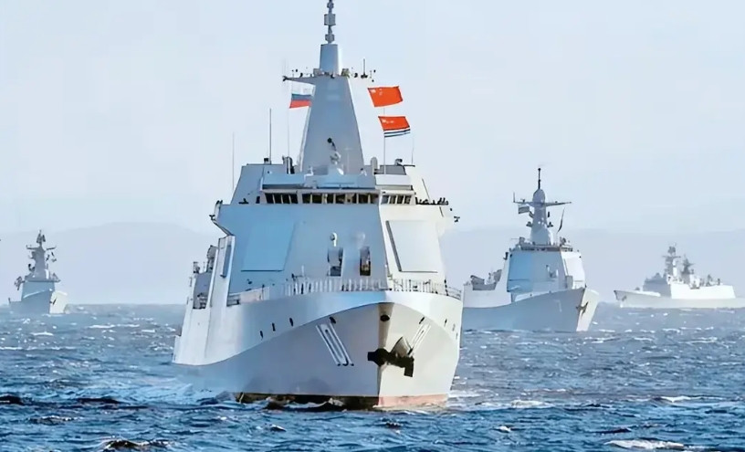 中国055大驱跑起来，可以甩法国航母几条街。055大驱动力14万马力，最大航速