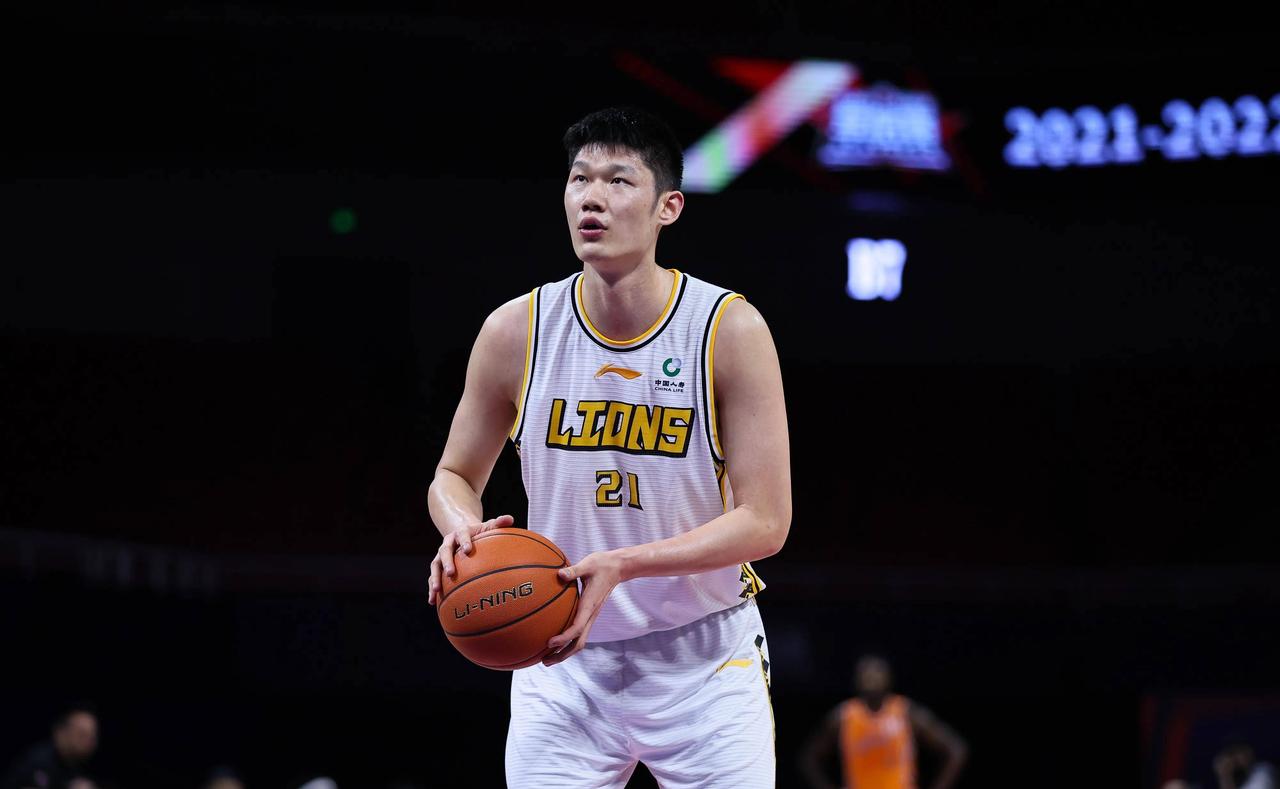 胡金秋措手不及！CBA进入休赛期后，各队也抓紧对阵容进行调整及补强！不过浙江广