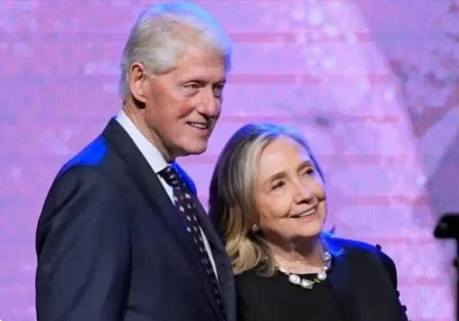 克林顿夫妇现身国会作证 爱泼斯坦案调查焦点转移