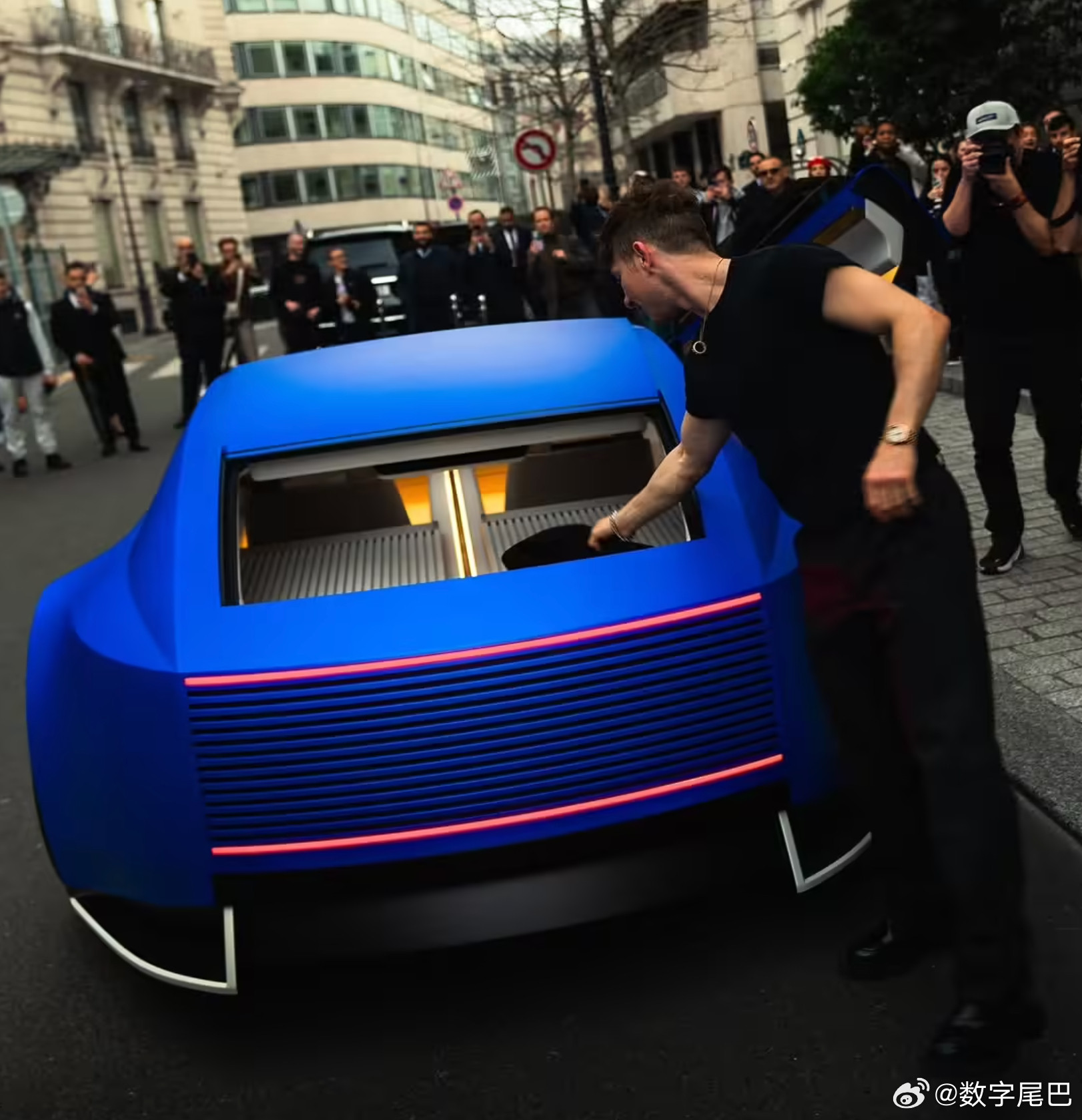 极富争议的Type00概念车的路虎设计师，离职了任职22年后，捷豹路虎