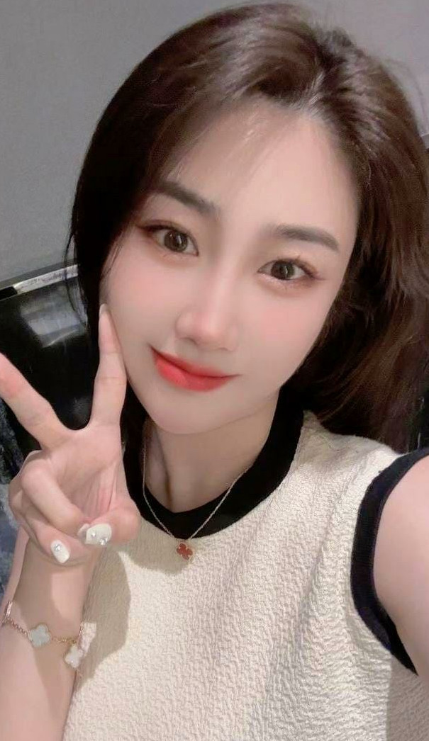 女友去考古，她助手深夜发来文献求助。