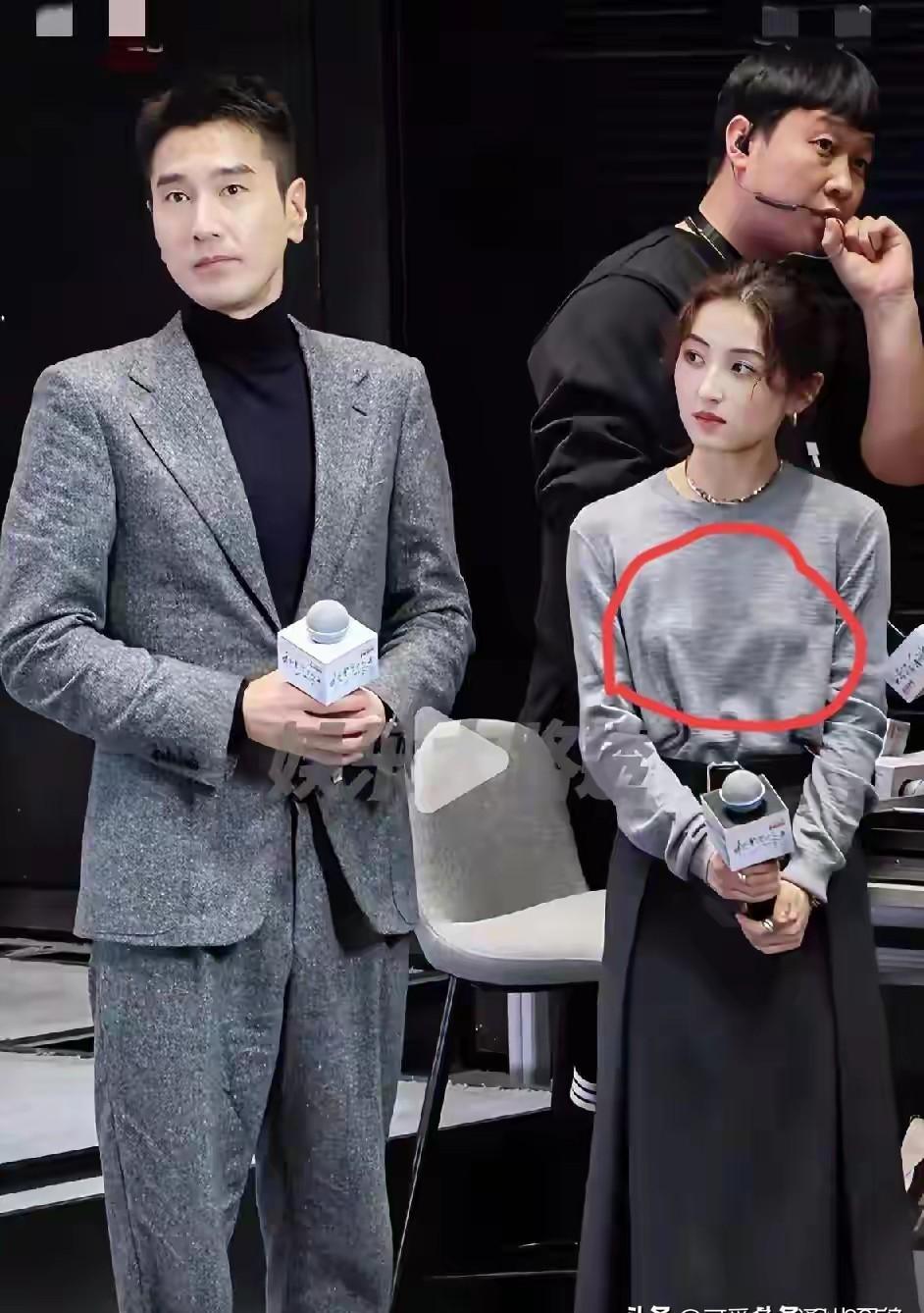 一件灰色毛衣，毁了张子枫的百万级曝光。造型师的失职，正在掏空明星的商业价值。