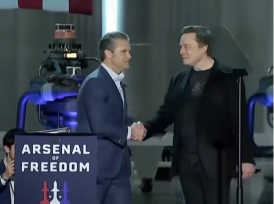 装都不装了！美国这次彻底撕下了伪善的面具，直接把全世界的特斯拉车主推向了火坑。以