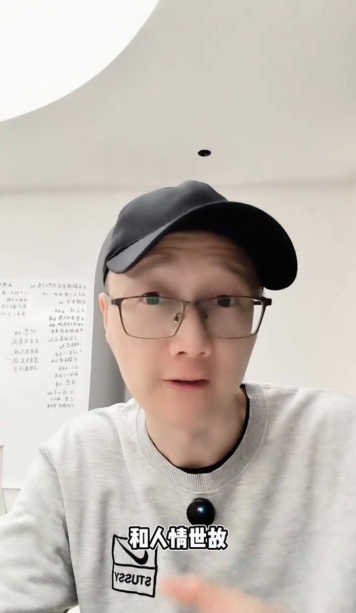 都说岳云鹏现在“飘”了，光顾着跑综艺圈钱，连相声老本行都快忘干净了，但看完最近几