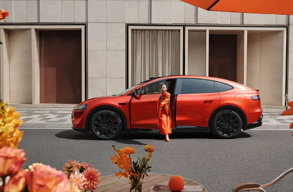 新款智界R7新款智界S7将于3月23日发布，焕新升级增活力橙车漆色现款智界S7