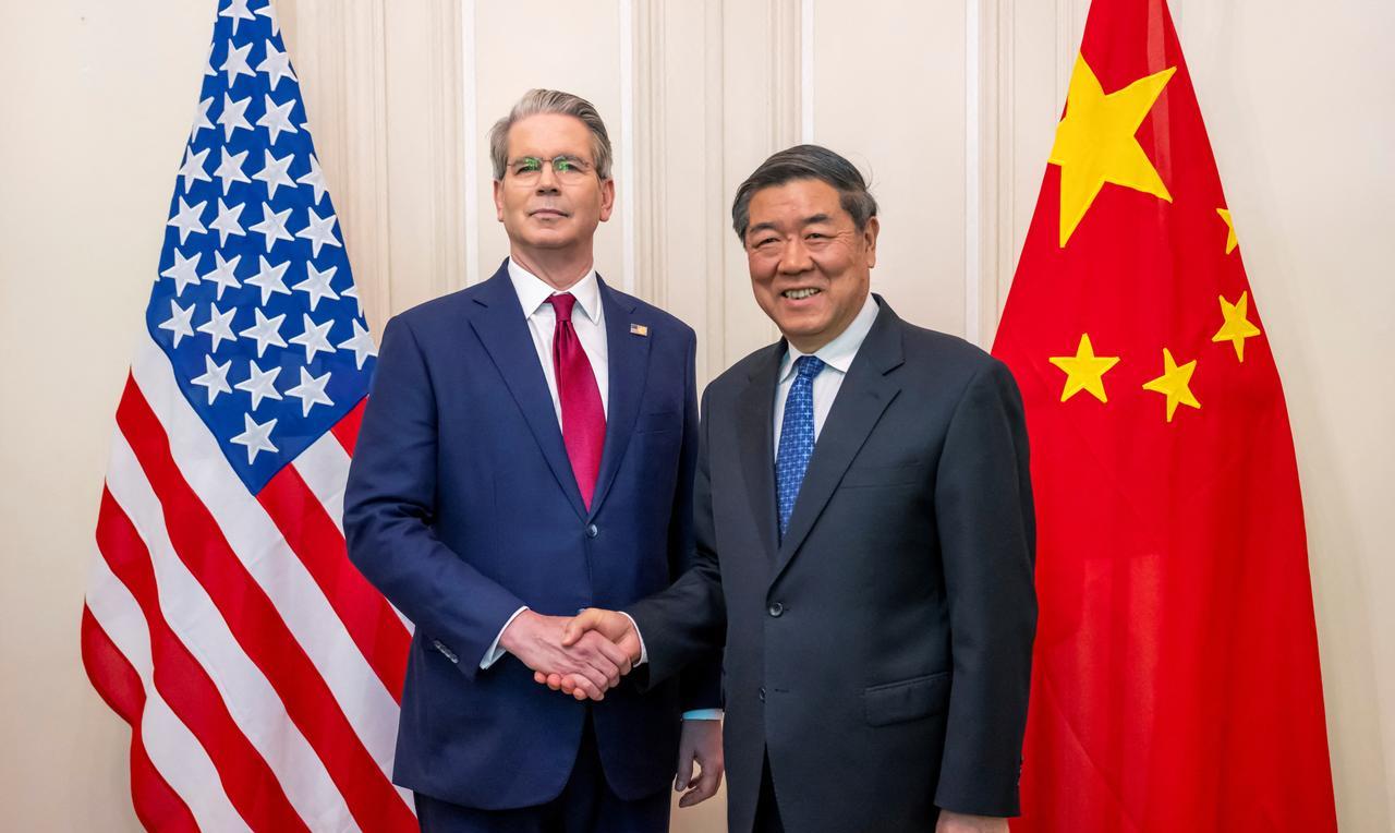 关键时刻！中美谈判出现戏剧性一幕，美财长提前离开伦敦，美媒抱怨美国从未如此委屈过