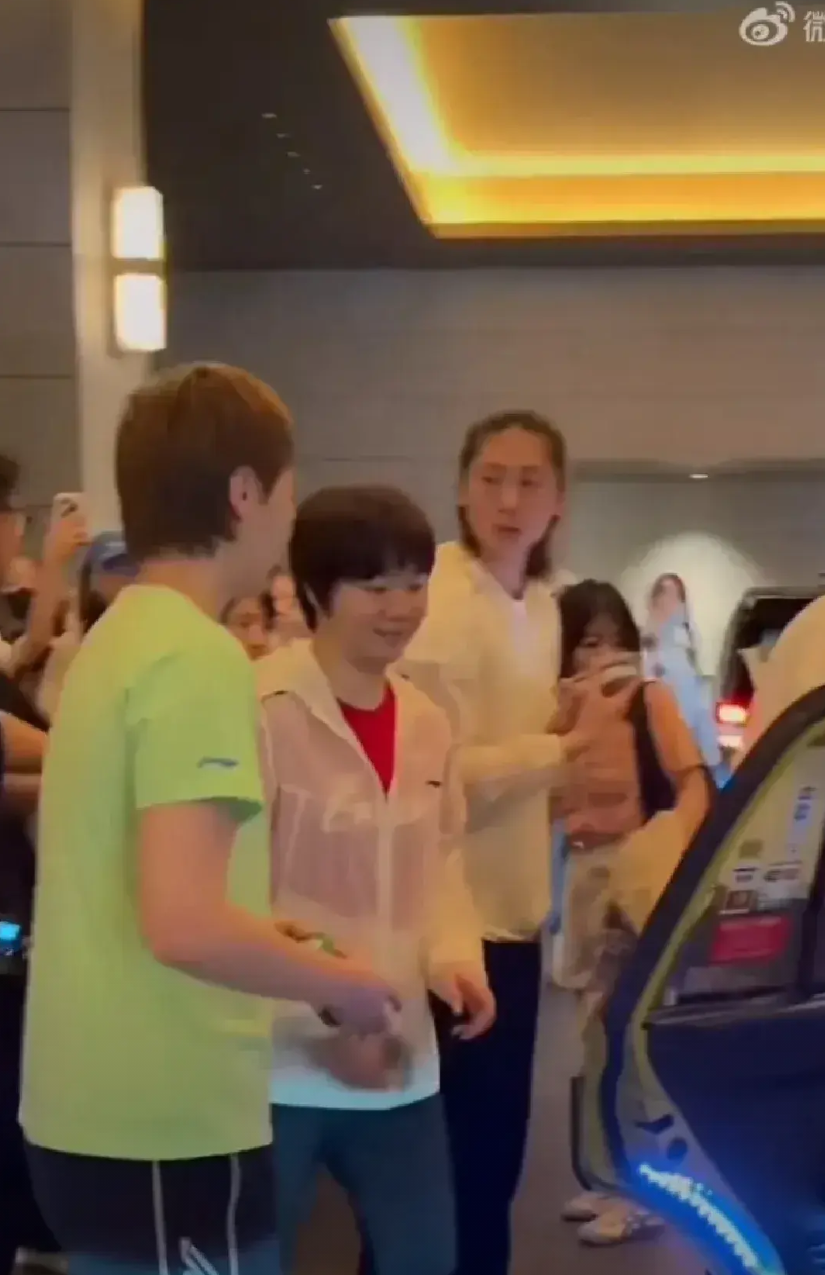 陈幸同真的一诺千金。本来想回国后请大家吃饭，没想到小伙伴们等不及了，非要吃日本