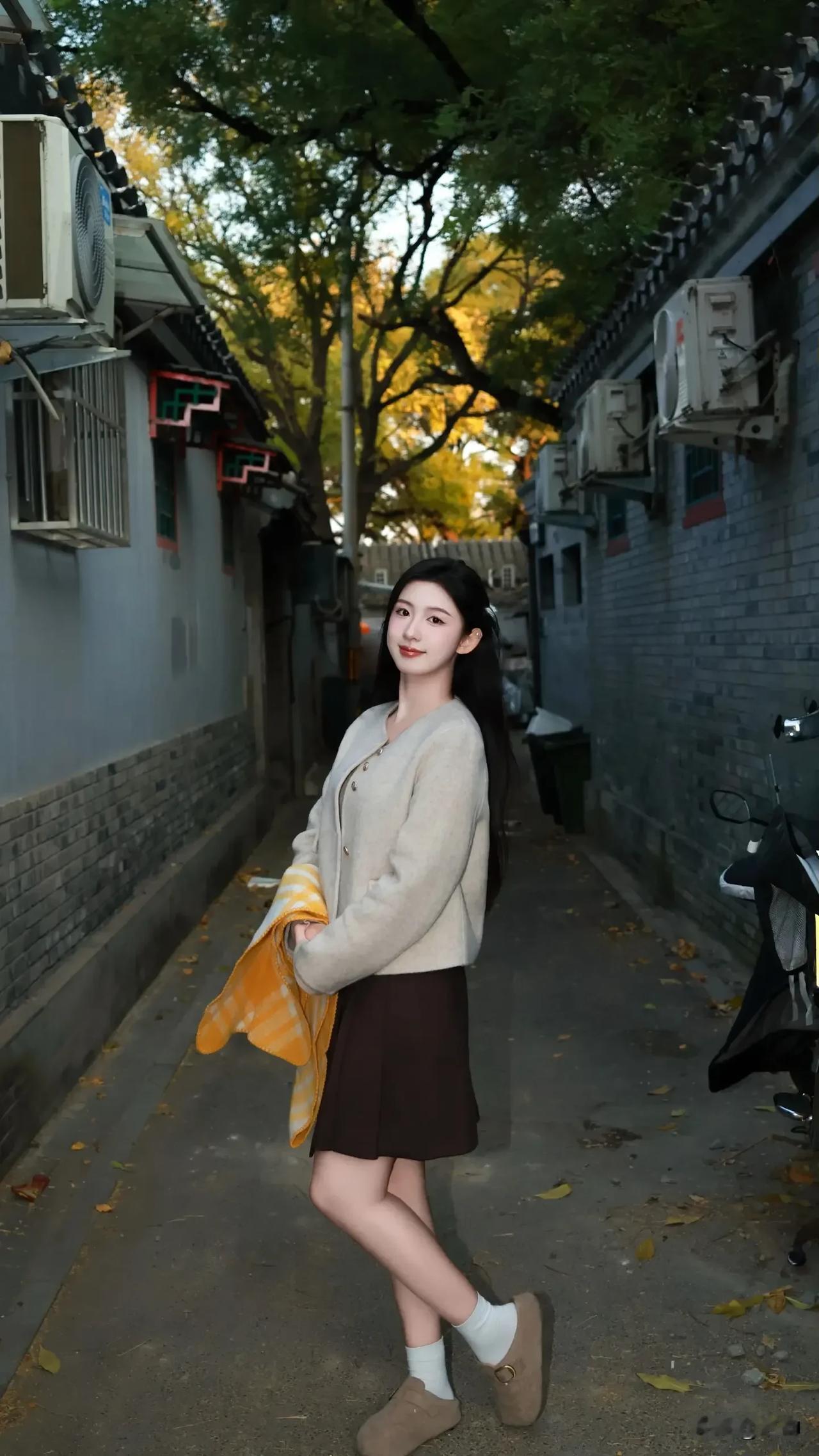 她不需要臃肿的棉衣去遮盖她似水的面容。佳能暖冬感动季佳能女照温柔高贵