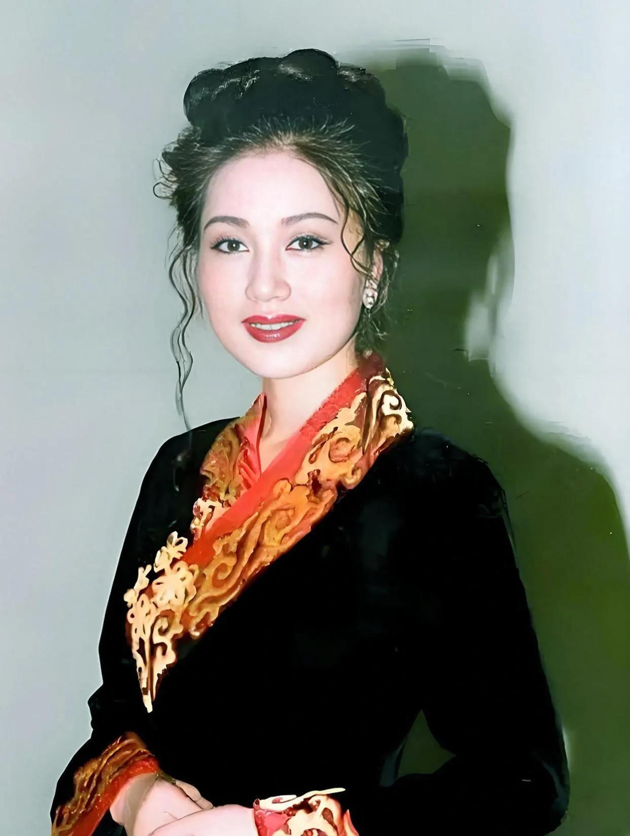 黄梅戏女王的传奇与风波！马兰：被称为“黄梅戏女王”和“安徽一宝”，她的《女驸马