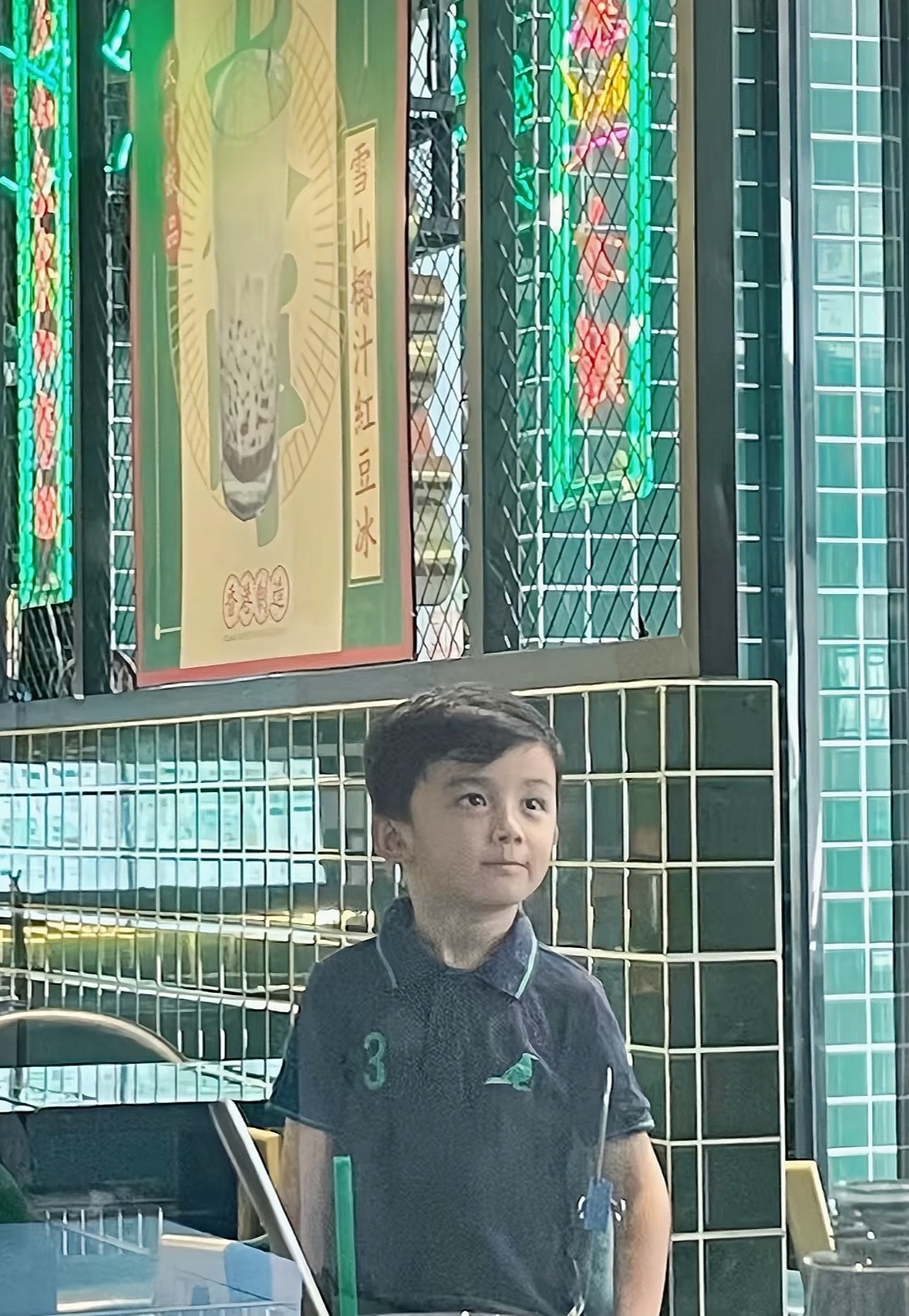 …老天奶你俩能生出这么像的娃吗​​​