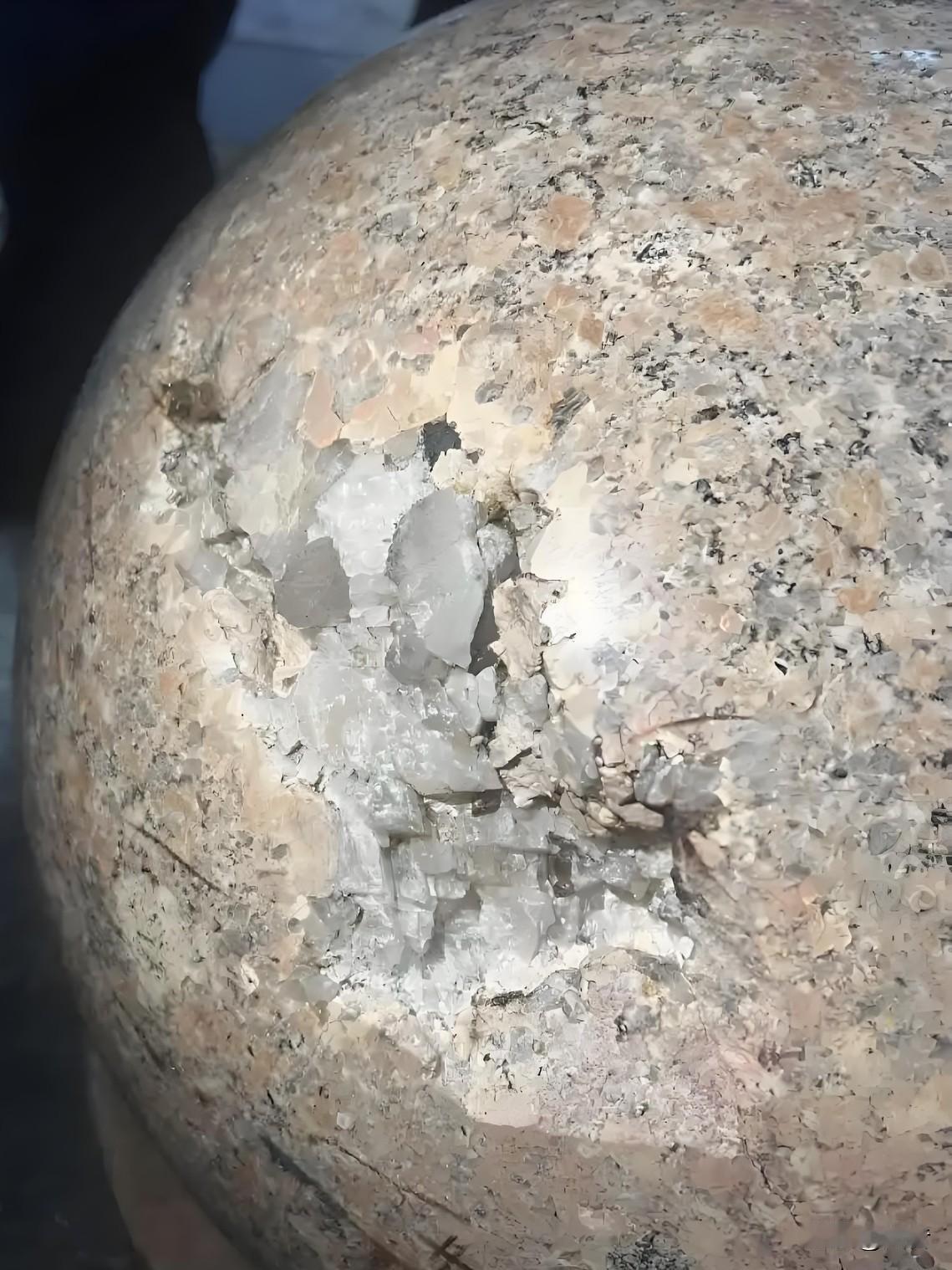 我是万万没想到啊！原来里面装的都是真货。宝马车女车主前保险杠都被干脱落了