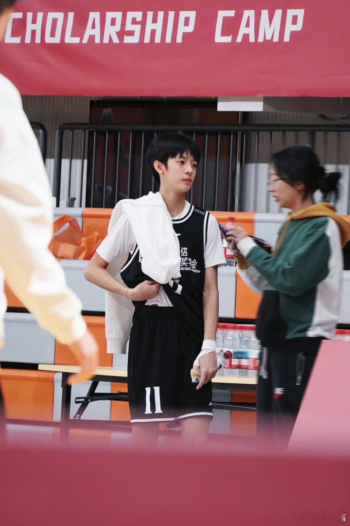 孙俪儿子画个妆直接能演甄嬛了魔丸生了个灵珠|||没想到魔丸邓超居然生了个灵珠儿子