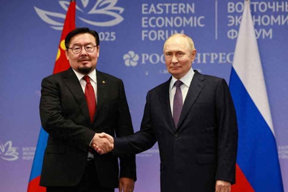 邻国政坛一夜变天，亲华总理上任4月就被免职，中俄头等大事悬了？蒙古国家大呼拉