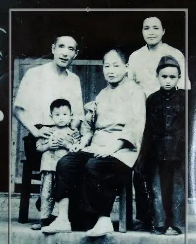 在大陆最后一个被捕的国民党将军叫郑蕴侠。重庆解放前，他差几个小时没能赶上最后的逃