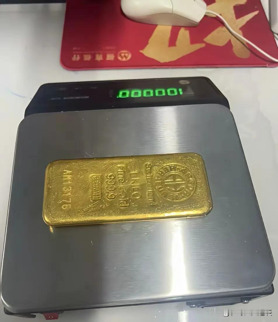 现在买黄金还来得及吗？身边的朋友都在屯黄金，他们说黄金还会涨价。一个朋友去年买的
