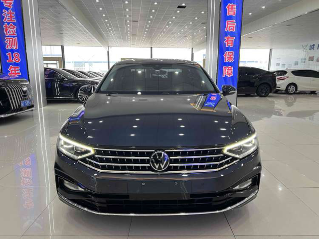 大众迈腾330TSI这个颜色似乎好像很少见