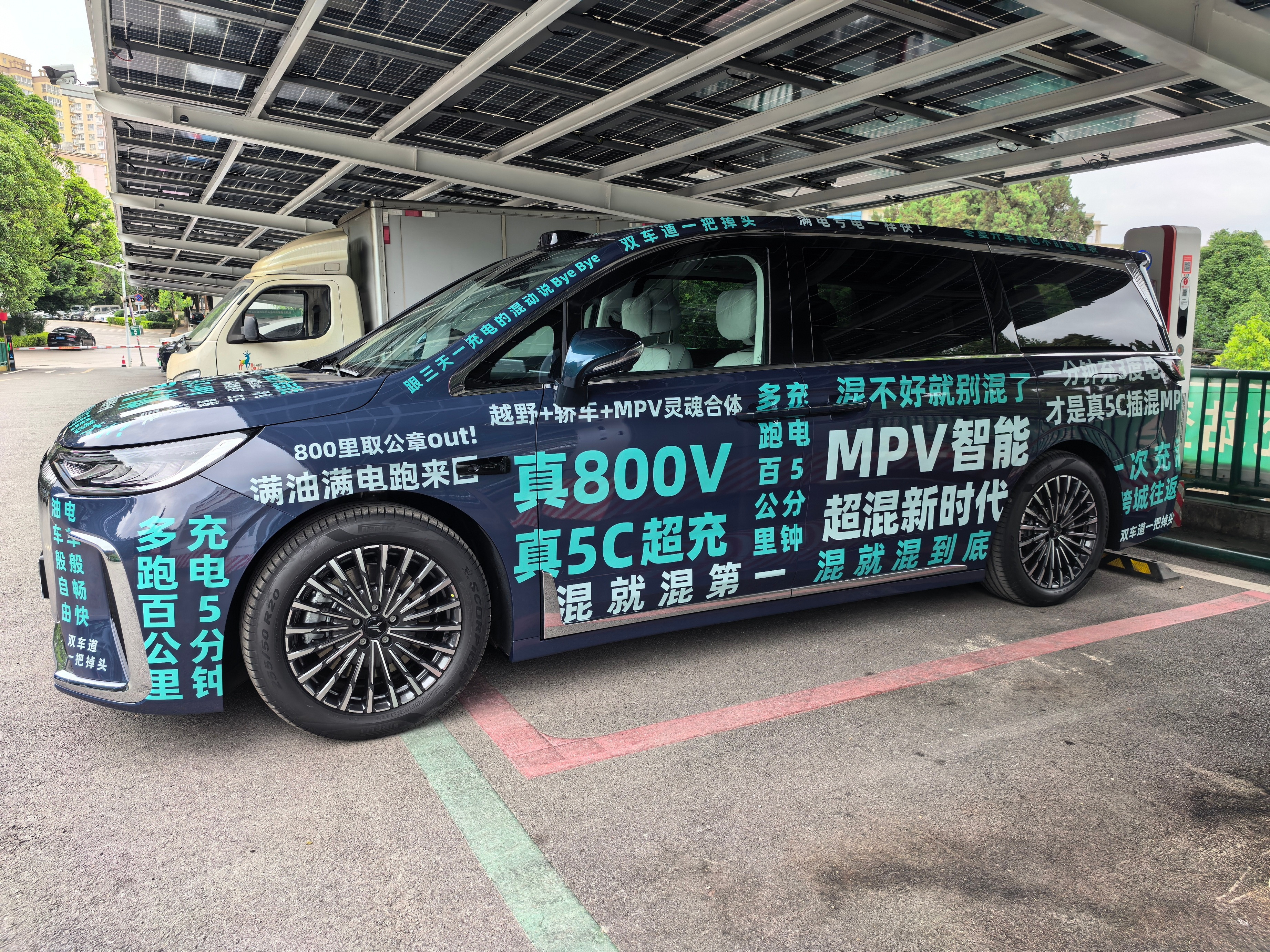 插混MPV下一步该解什么题？我觉得26款岚图梦想家的谍照算了给了明确的答案：高压