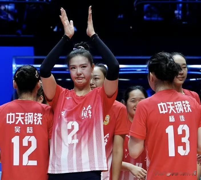 原来张常宁赛后也哭了啊[哭哭][哭哭]昨晚上江苏赢下比赛后，江苏队鞠躬感谢现场的