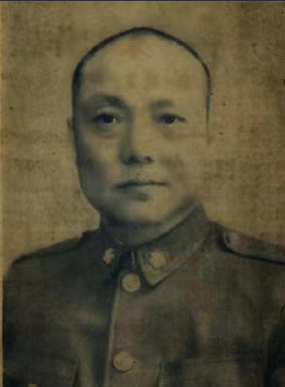1956年，傅作义去功德林看望陈长捷，可陈长捷见到他，立马拉下脸：“当初听你守天