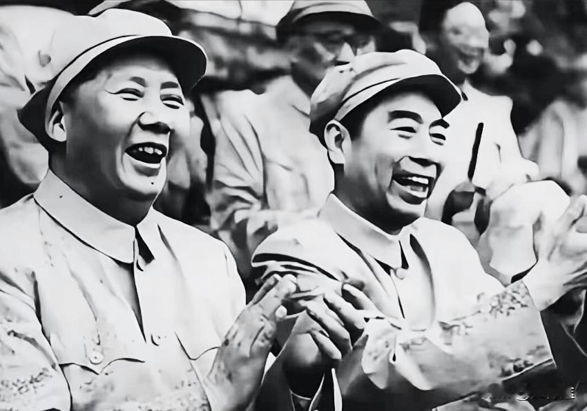 关于周总理，有个奇怪的现象，就是他从来都没有叫毛主席叫过“老毛”，现在有很多电视