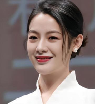 陈丽君在参演电影《镖人》后，对侠义情怀有了深刻感受。她认为侠义既是“为国为民”的