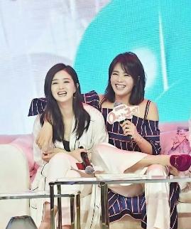 蒋欣当年那声吼，直接把姐妹的八卦从“疑似”吼成了“实锤”。她那条微博炸出来的时