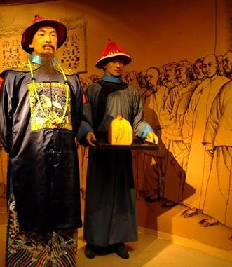 左宗棠与曾、李素来不和，为何却始终敬重胡林翼？ 左宗棠天生一副倔脾气，为官数