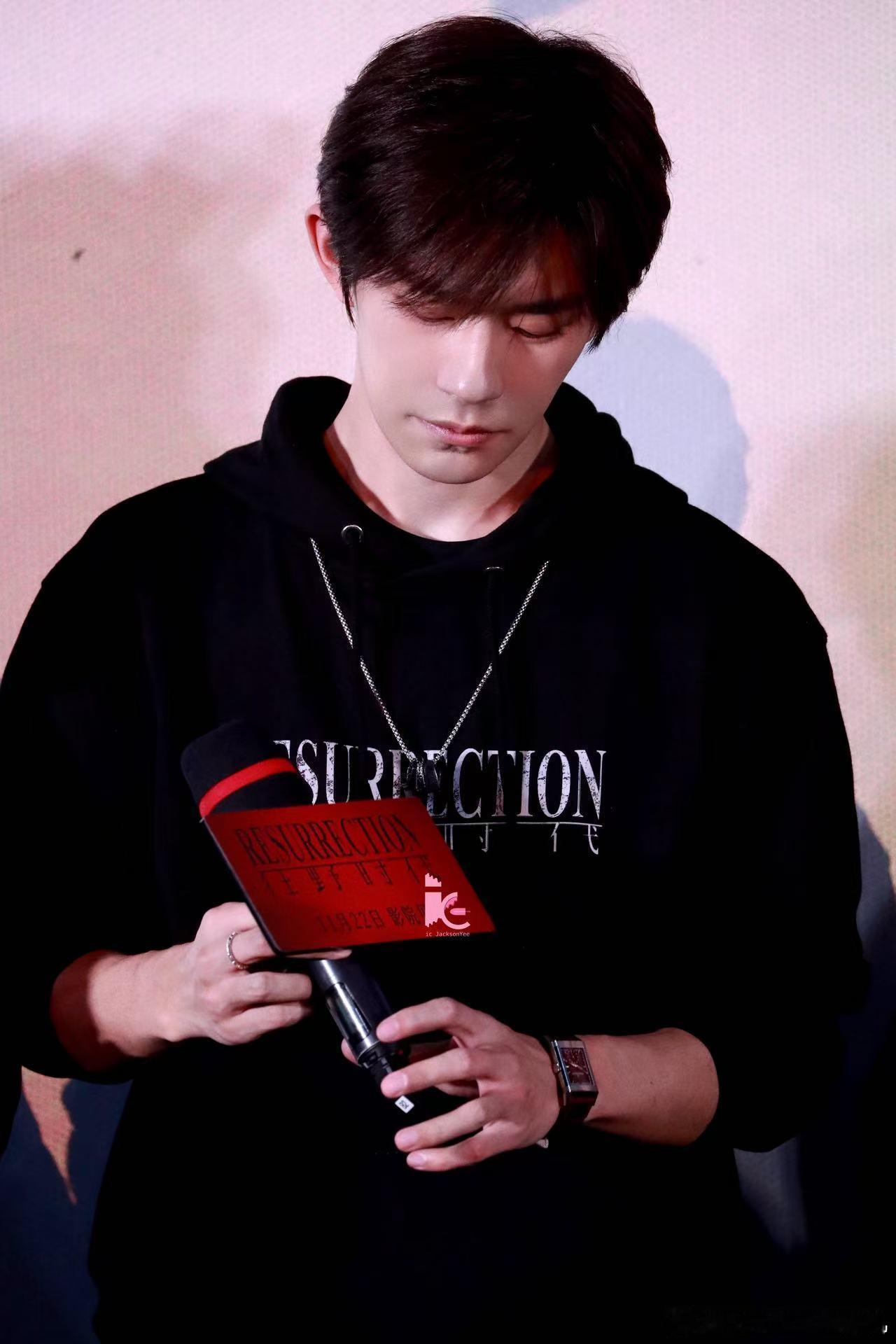 走进影院那一刻，仿佛穿越到了另一个时空。六篇章的叙事像一封缓缓展开的情书，从默片