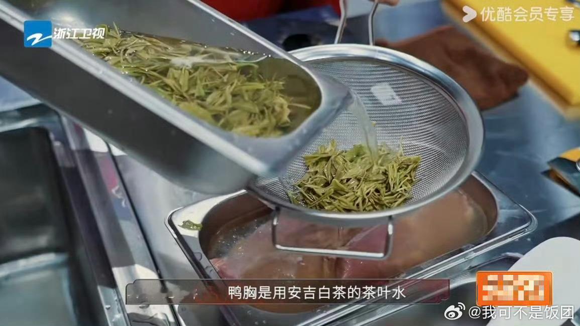 百厨大战就是私下茶酒都来啊好神奇的百厨大战！用茶、酒、咖啡来做菜，这也太有趣了吧
