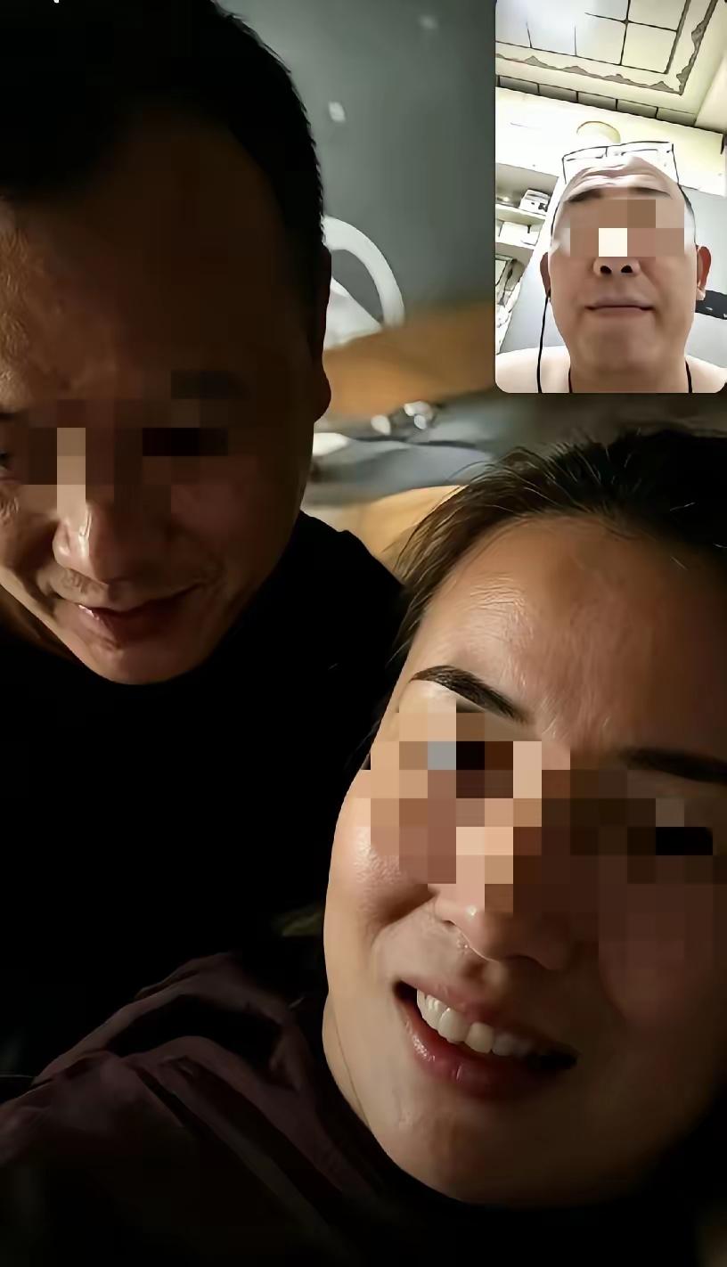 这是男人一生的痛。一男子和外出工作的妻子视频，妻子的房间突然出现一个男人的声音