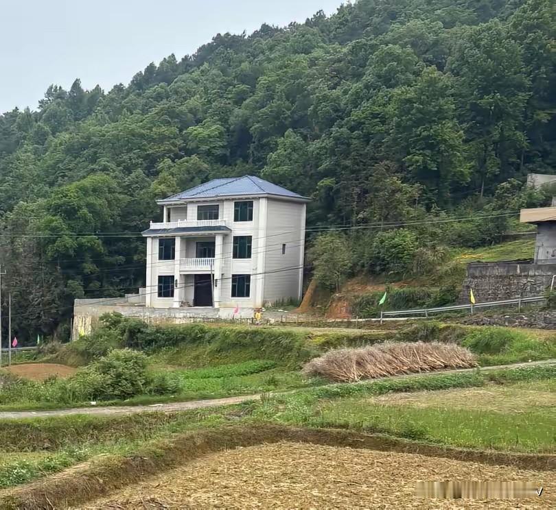 280万卖掉深圳房回村盖别墅，5个月后看清现实：有些热闹，真融不进表姐两口